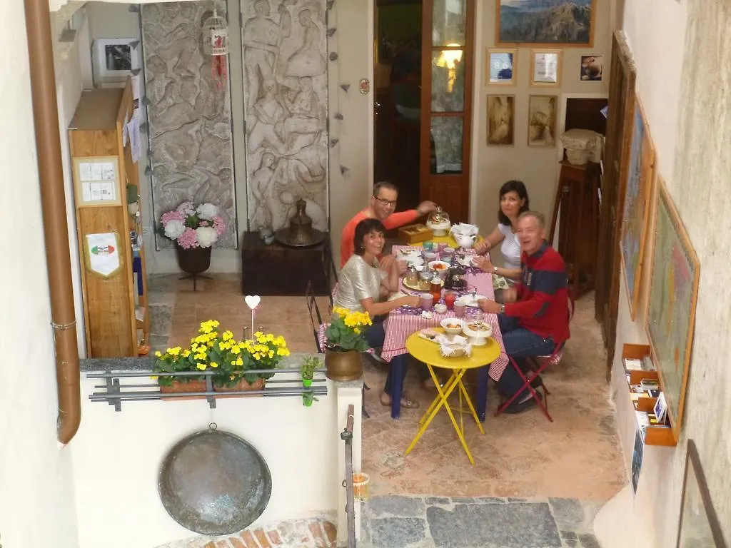 B&B Contrada Lunga Abbadia Lariana 3*,  Italy